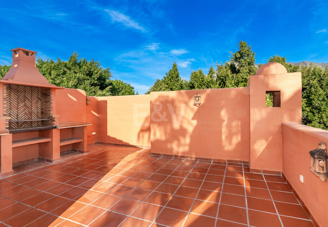 Doppelhaushälfte in einer geschlossenen Wohnanlage in der Nähe von Puente Romano