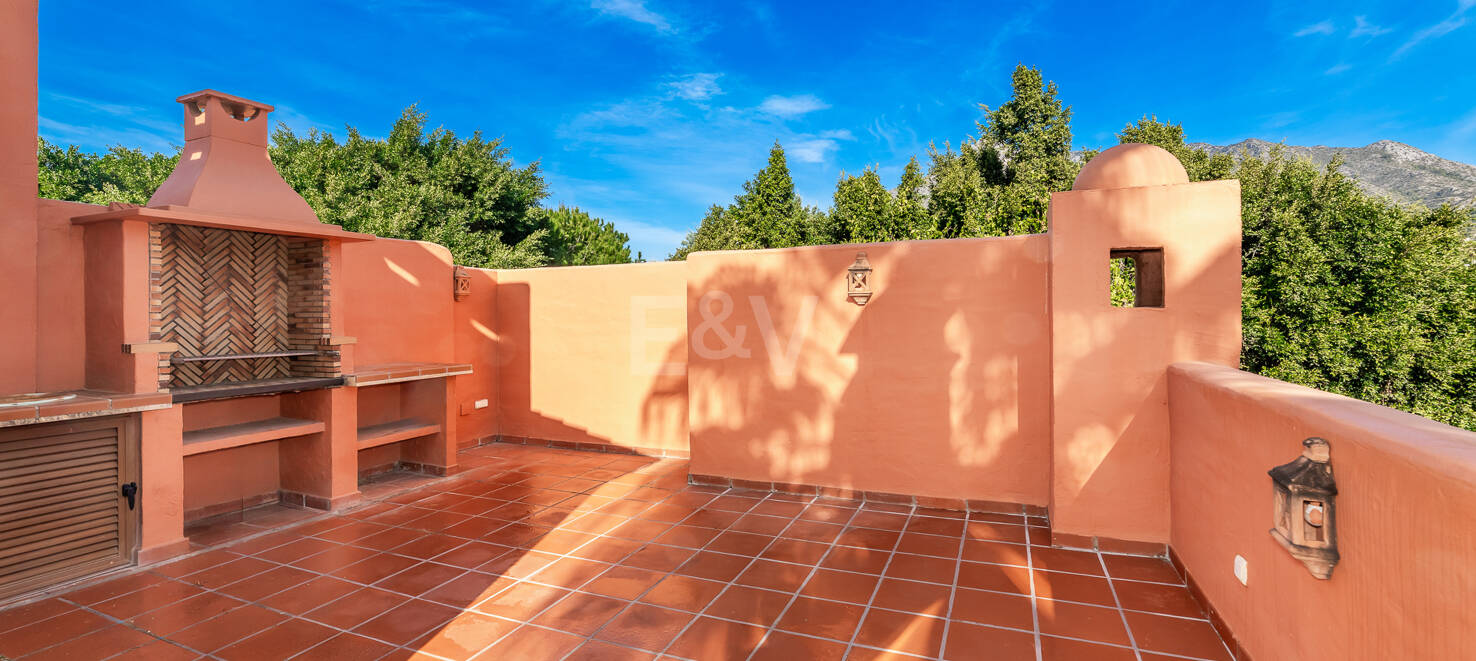 Doppelhaushälfte in einer geschlossenen Wohnanlage in der Nähe von Puente Romano