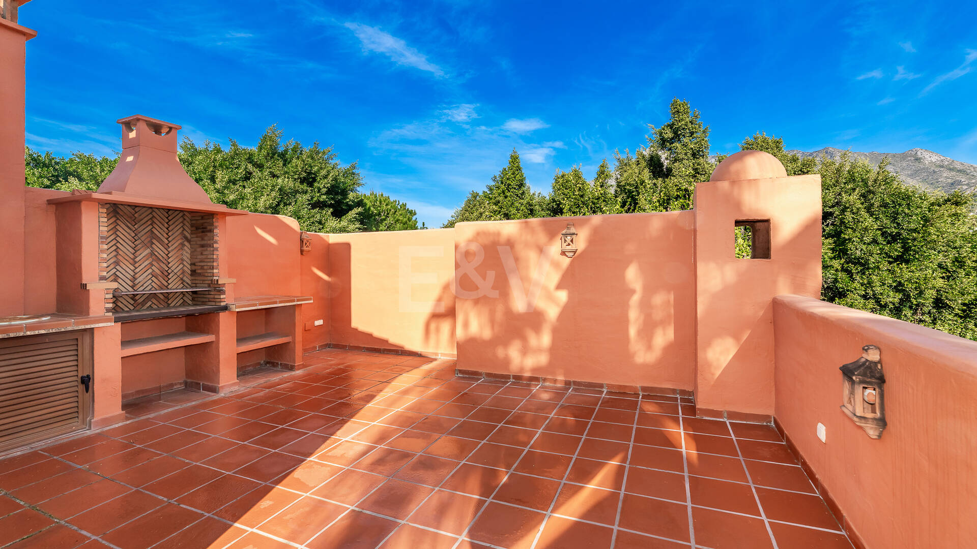 Doppelhaushälfte in einer geschlossenen Wohnanlage in der Nähe von Puente Romano