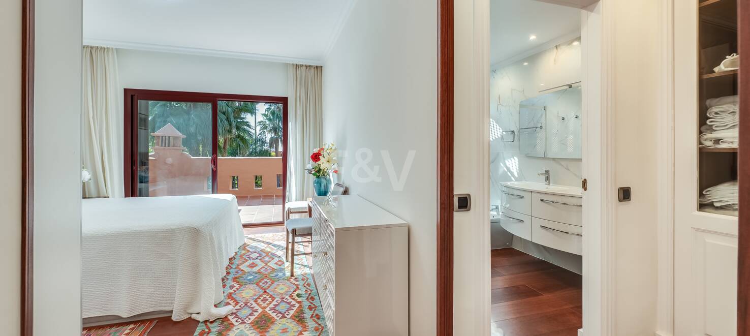 Semi-Detached House in a Gated Community Near Puente Romano