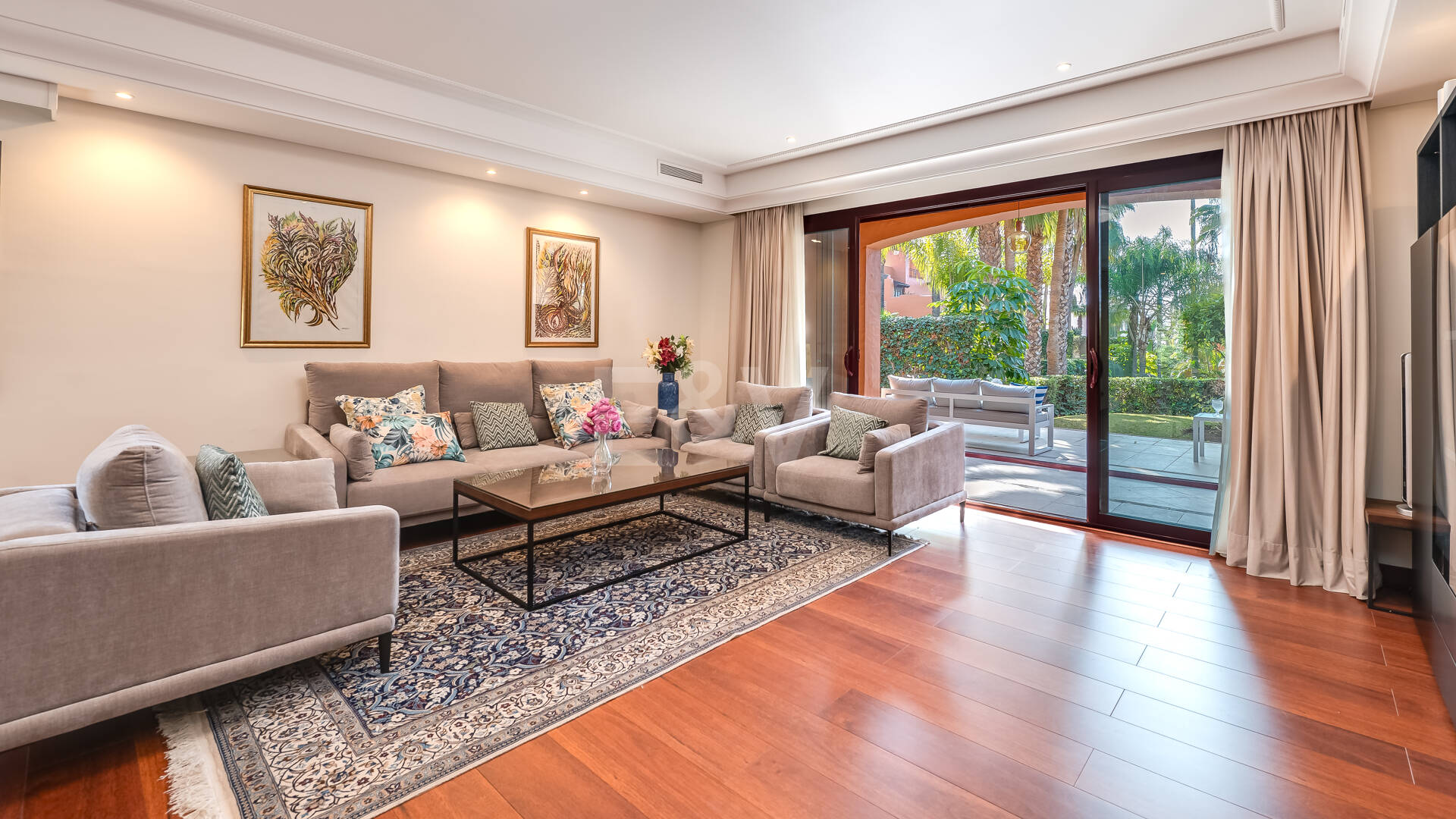 Doppelhaushälfte in einer geschlossenen Wohnanlage in der Nähe von Puente Romano