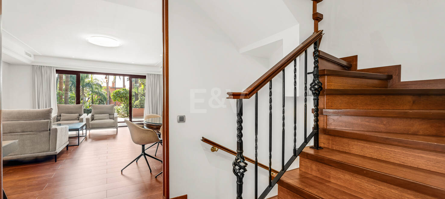 Doppelhaushälfte in einer geschlossenen Wohnanlage in der Nähe von Puente Romano