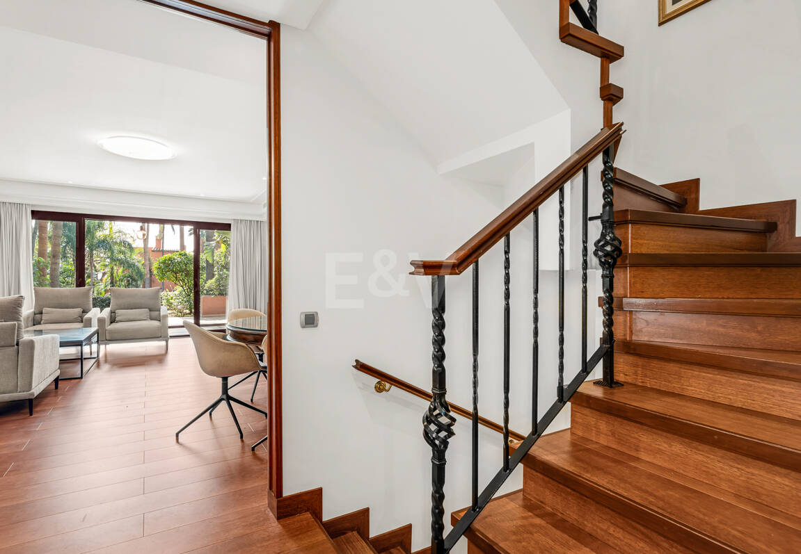 Doppelhaushälfte in einer geschlossenen Wohnanlage in der Nähe von Puente Romano