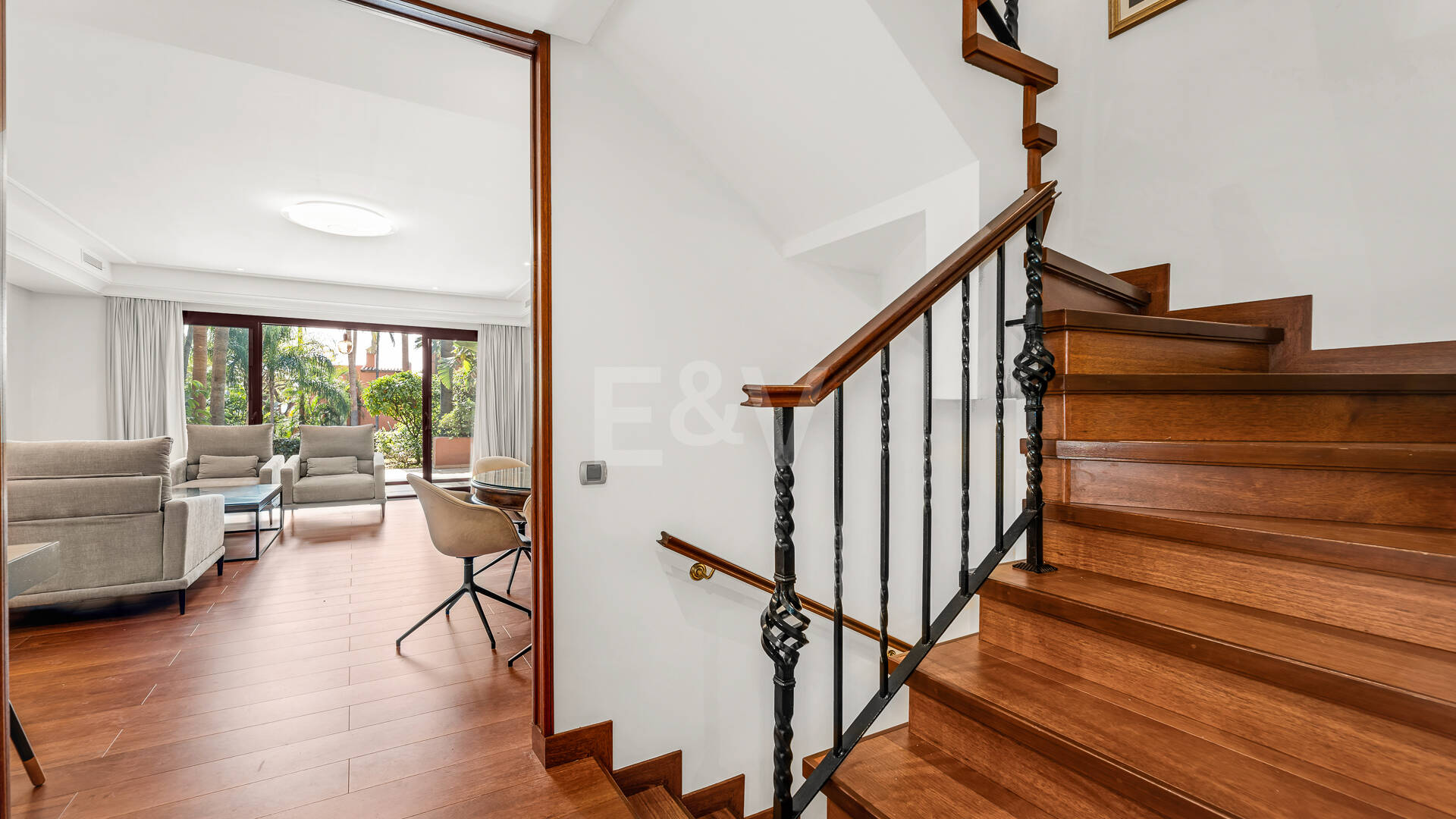 Doppelhaushälfte in einer geschlossenen Wohnanlage in der Nähe von Puente Romano