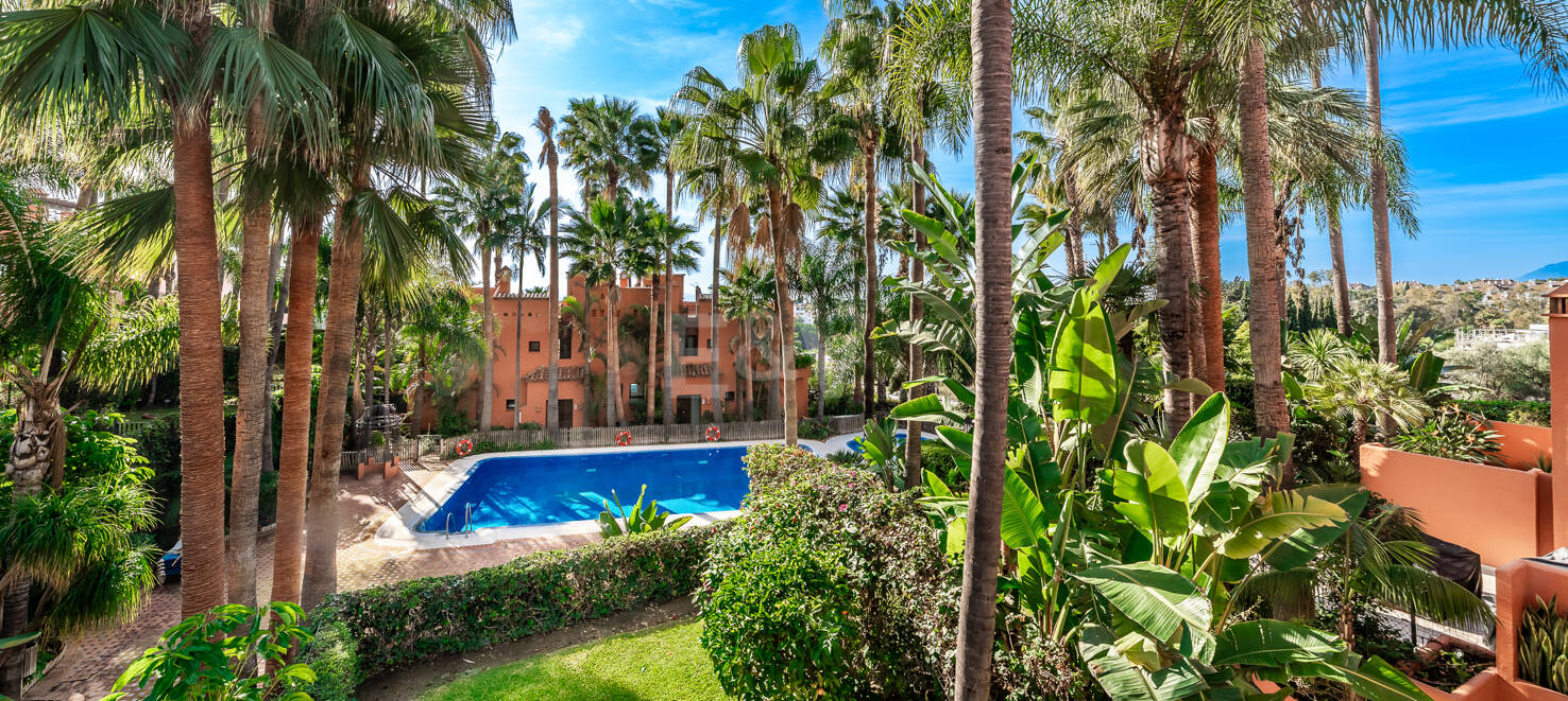 Doppelhaushälfte in einer geschlossenen Wohnanlage in der Nähe von Puente Romano