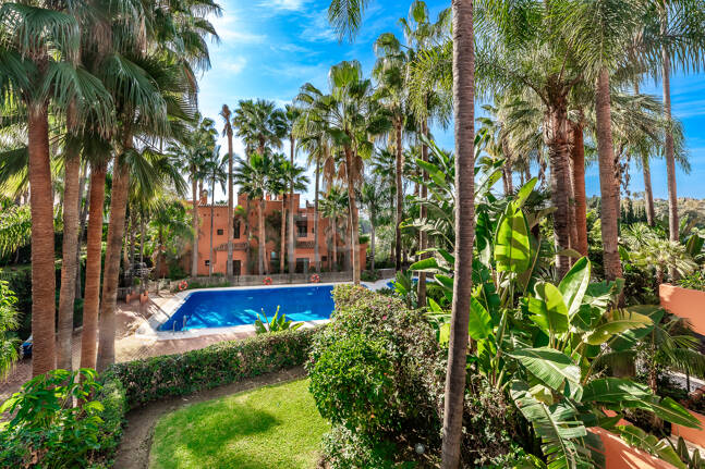 Doppelhaushälfte in einer geschlossenen Wohnanlage in der Nähe von Puente Romano