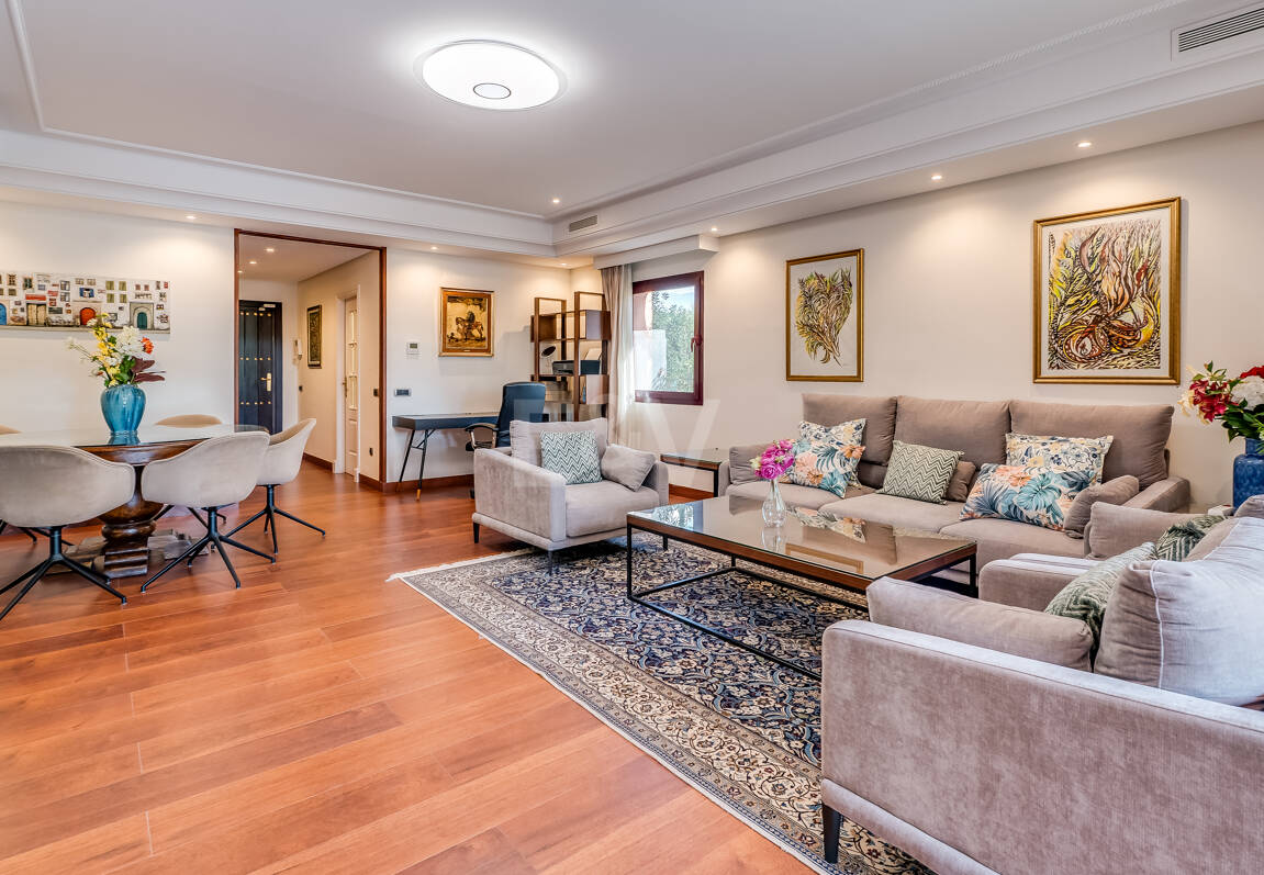 Doppelhaushälfte in einer geschlossenen Wohnanlage in der Nähe von Puente Romano