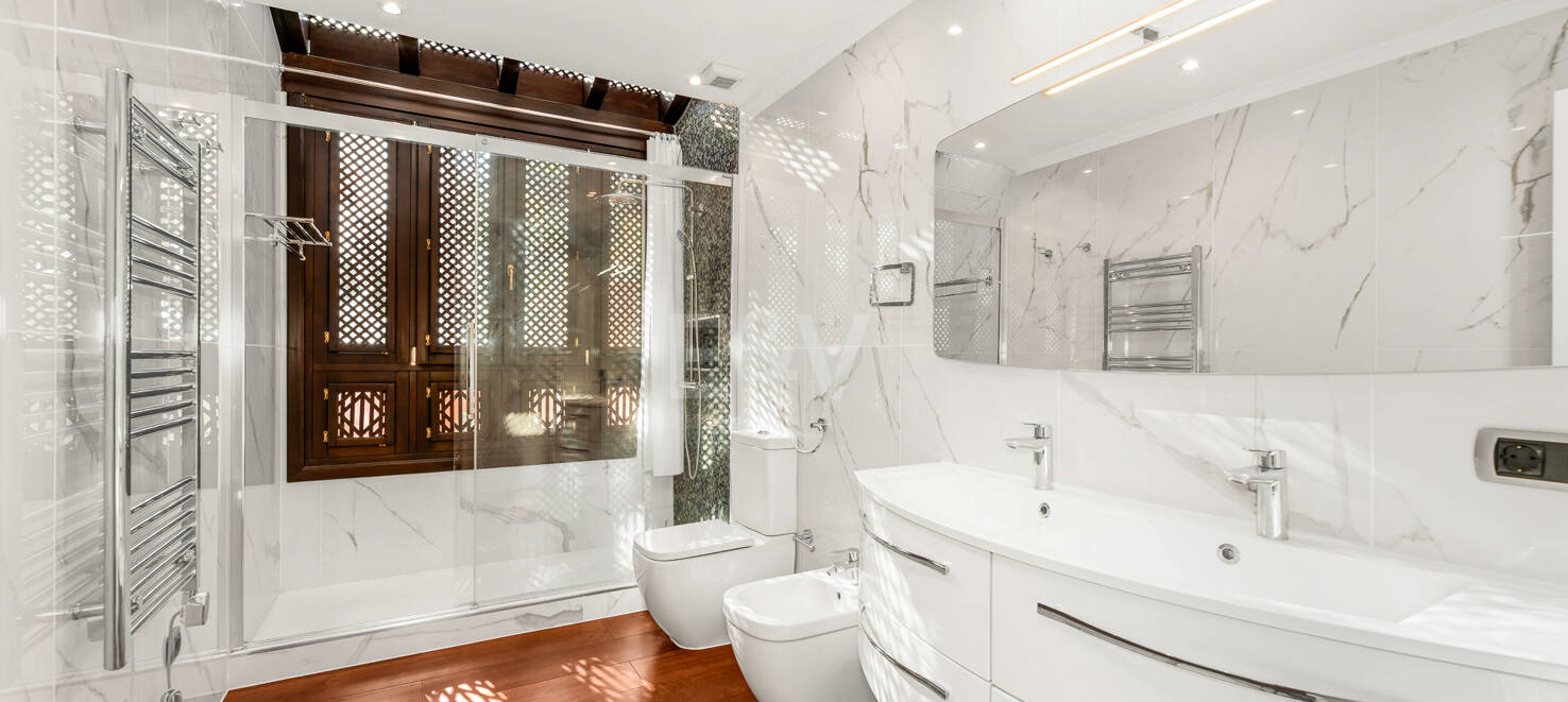 Doppelhaushälfte in einer geschlossenen Wohnanlage in der Nähe von Puente Romano