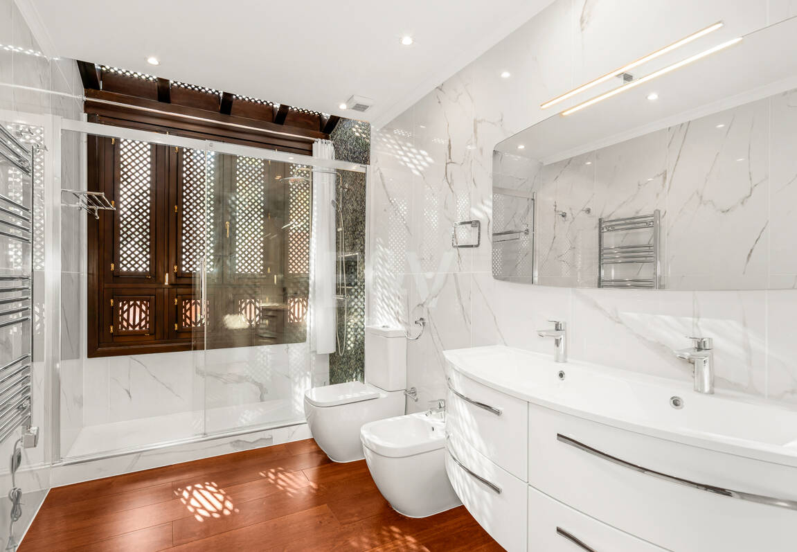 Doppelhaushälfte in einer geschlossenen Wohnanlage in der Nähe von Puente Romano