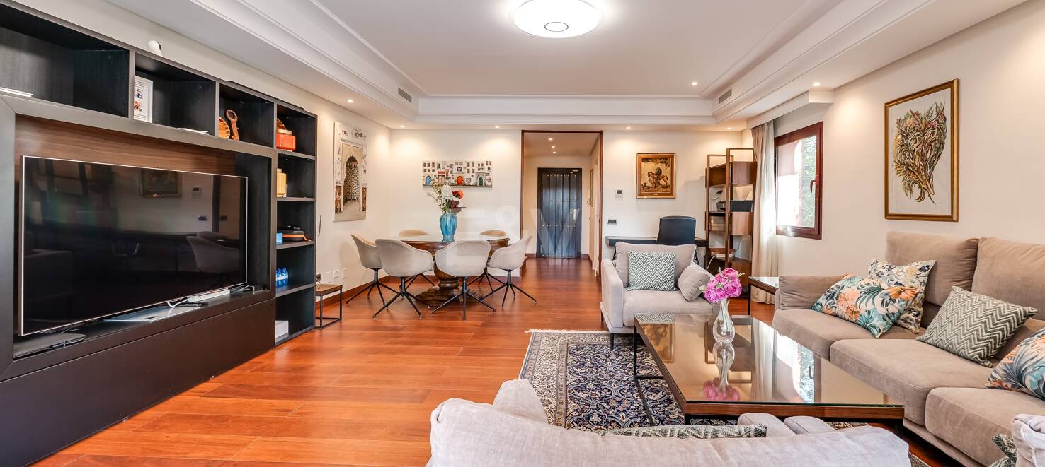 Semi-Detached House in a Gated Community Near Puente Romano