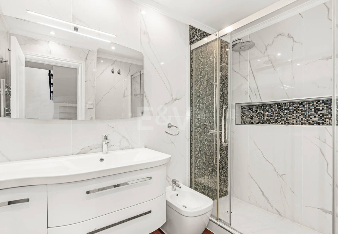 Doppelhaushälfte in einer geschlossenen Wohnanlage in der Nähe von Puente Romano