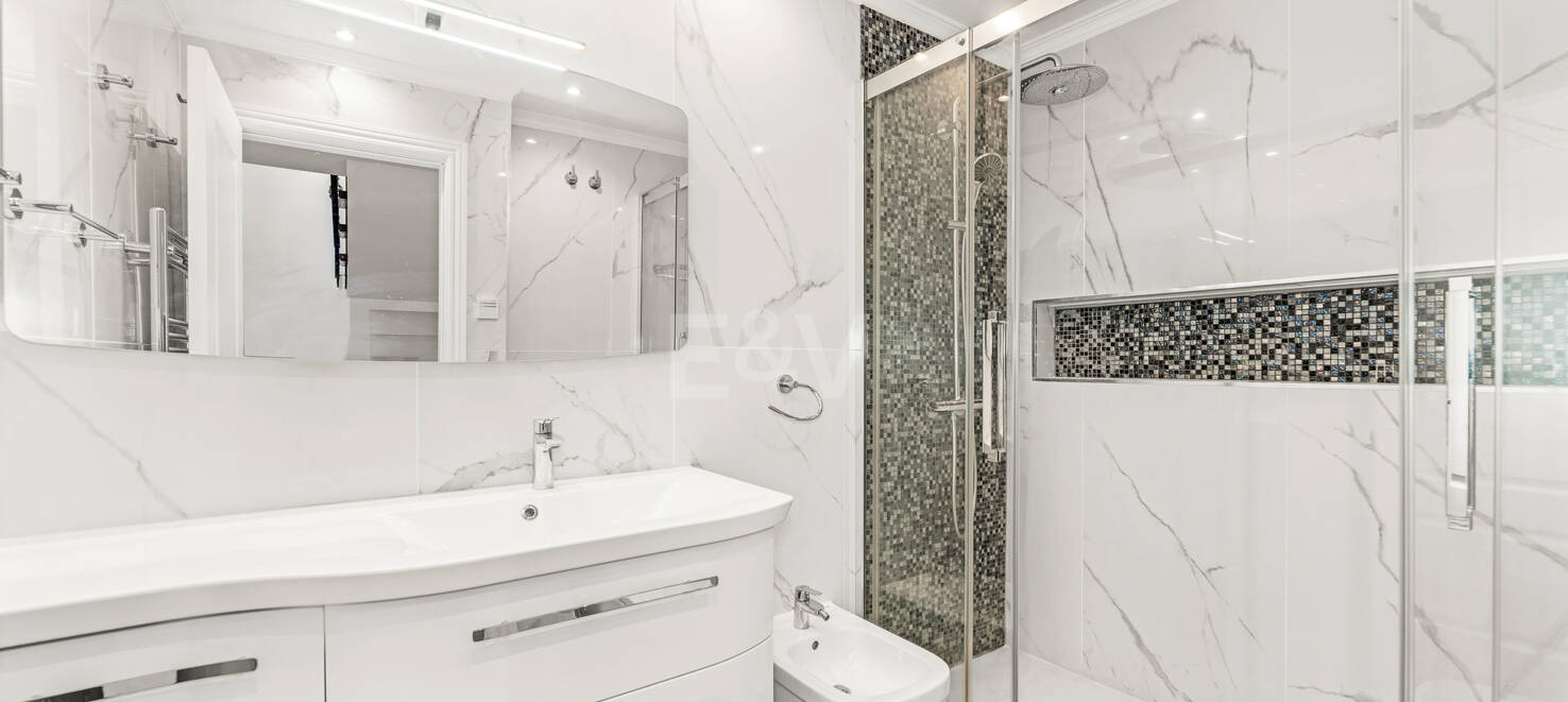 Doppelhaushälfte in einer geschlossenen Wohnanlage in der Nähe von Puente Romano