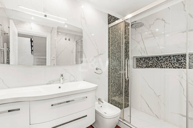 Doppelhaushälfte in einer geschlossenen Wohnanlage in der Nähe von Puente Romano