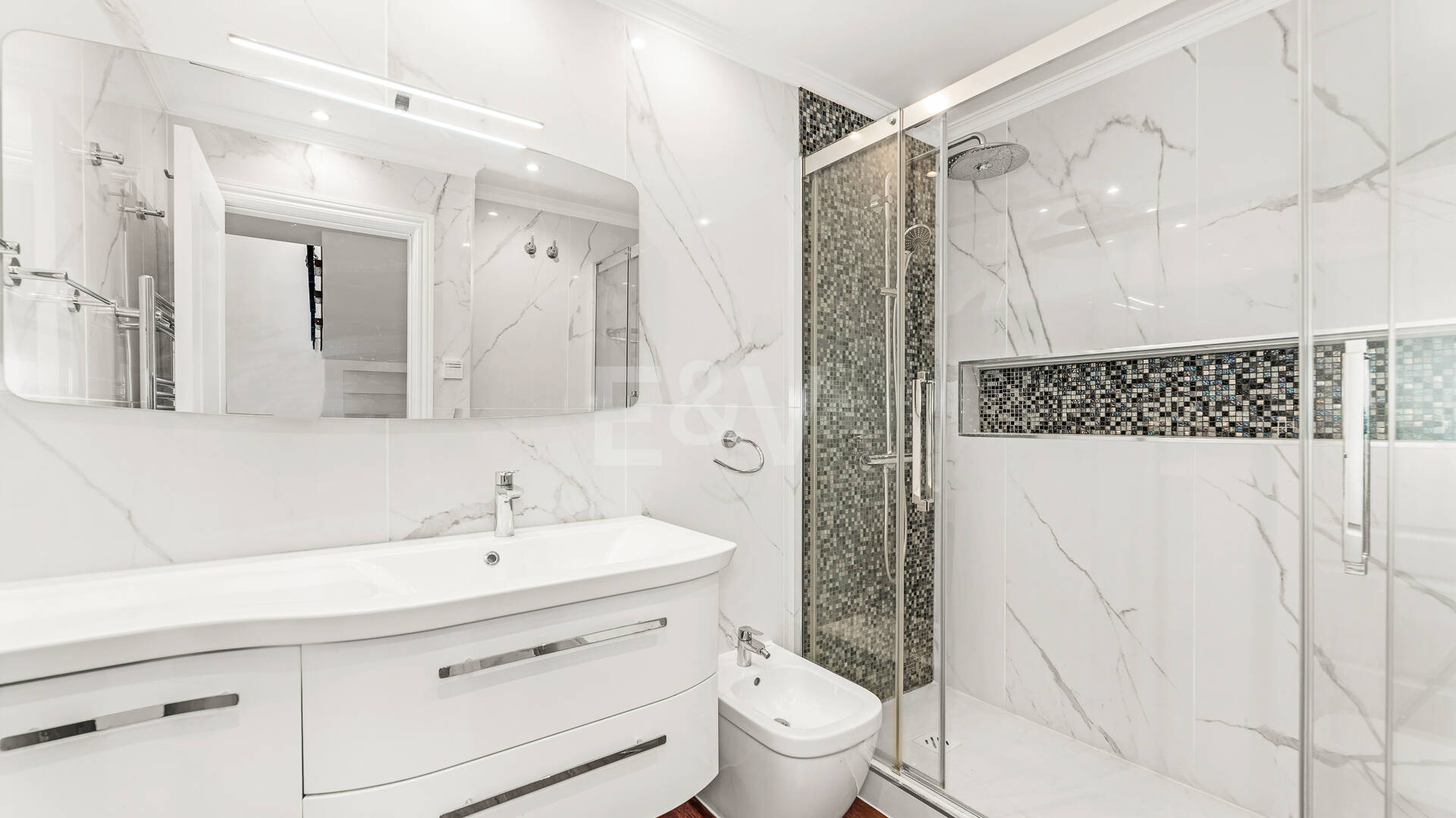 Doppelhaushälfte in einer geschlossenen Wohnanlage in der Nähe von Puente Romano