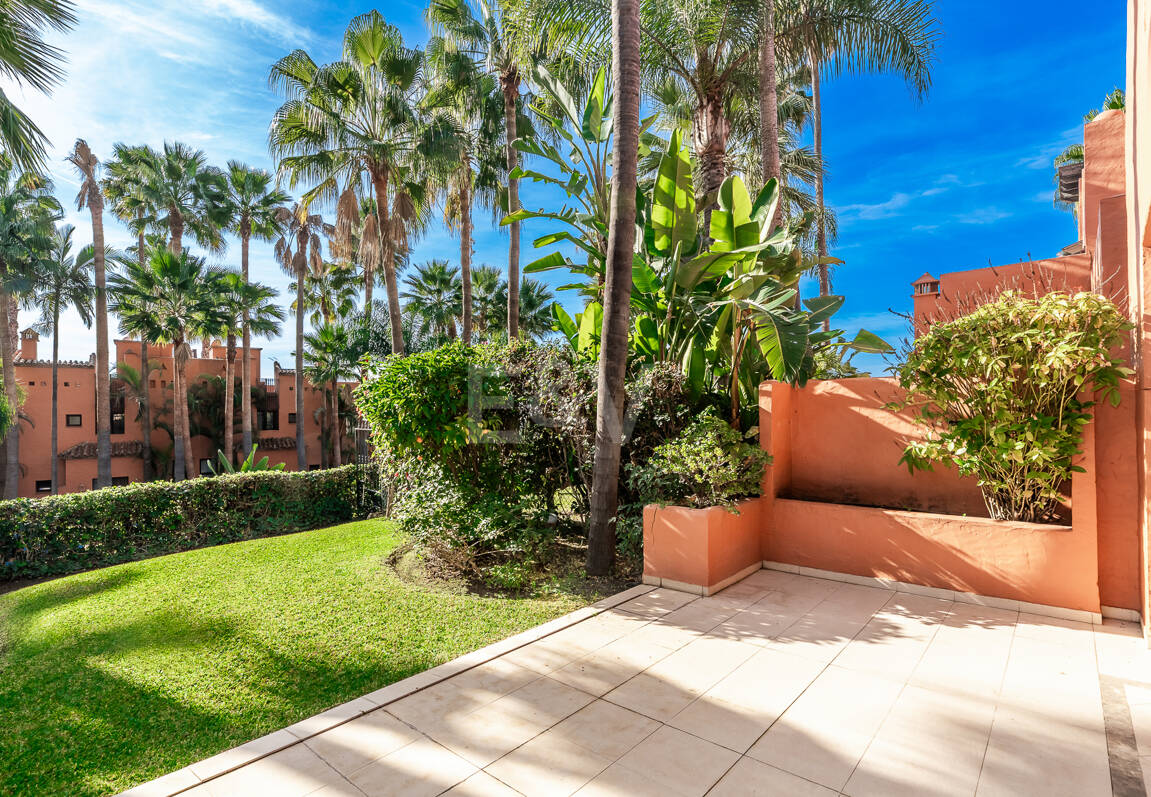 Doppelhaushälfte in einer geschlossenen Wohnanlage in der Nähe von Puente Romano