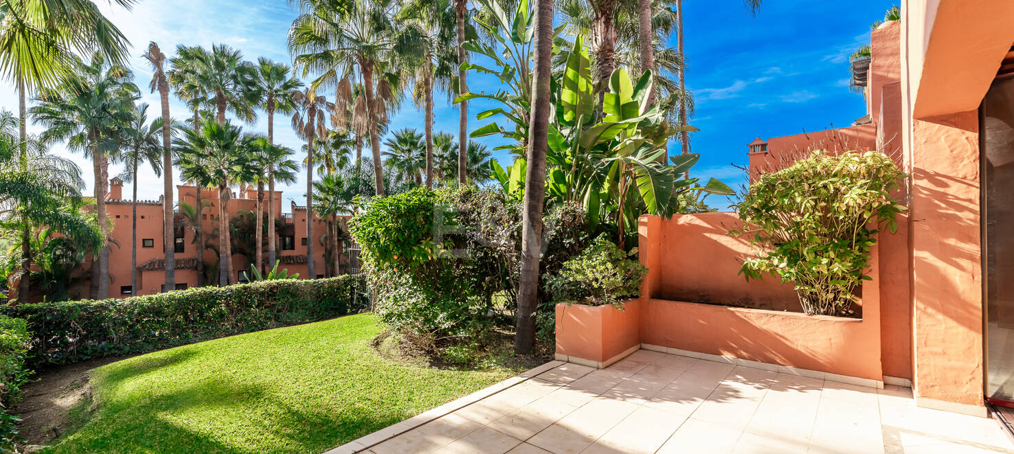 Doppelhaushälfte in einer geschlossenen Wohnanlage in der Nähe von Puente Romano