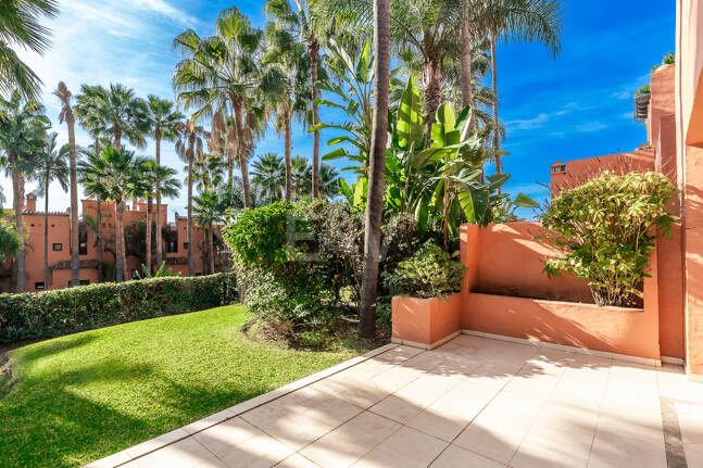 Doppelhaushälfte in einer geschlossenen Wohnanlage in der Nähe von Puente Romano