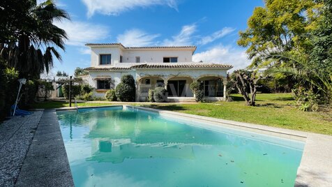 Villa avec grand potentiel dans le coeur de Guadalmina Golf.