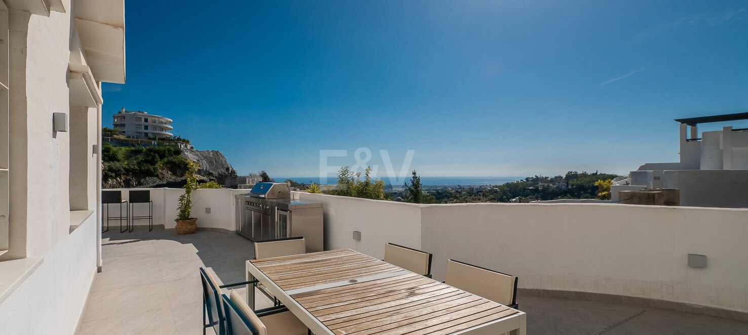 Impresionante apartamento con vistas al mar y amplia terraza en La Quinta