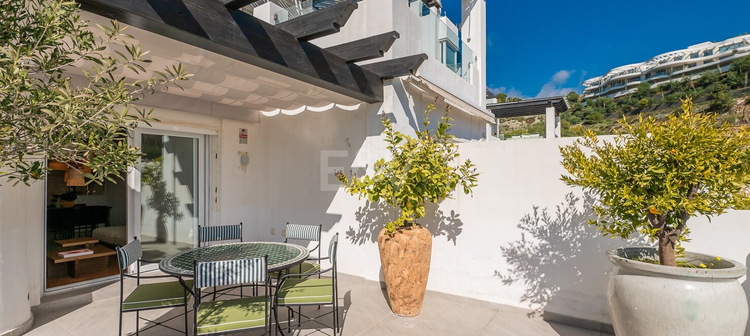 Impresionante apartamento con vistas al mar y amplia terraza en La Quinta