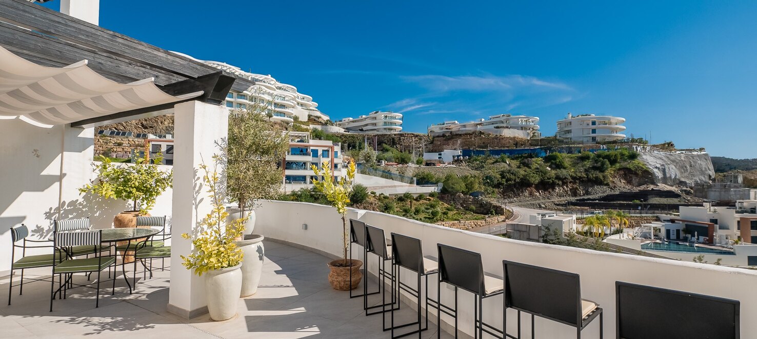 Impresionante apartamento con vistas al mar y amplia terraza en La Quinta