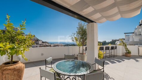 Impresionante apartamento con vistas al mar y amplia terraza en La Quinta