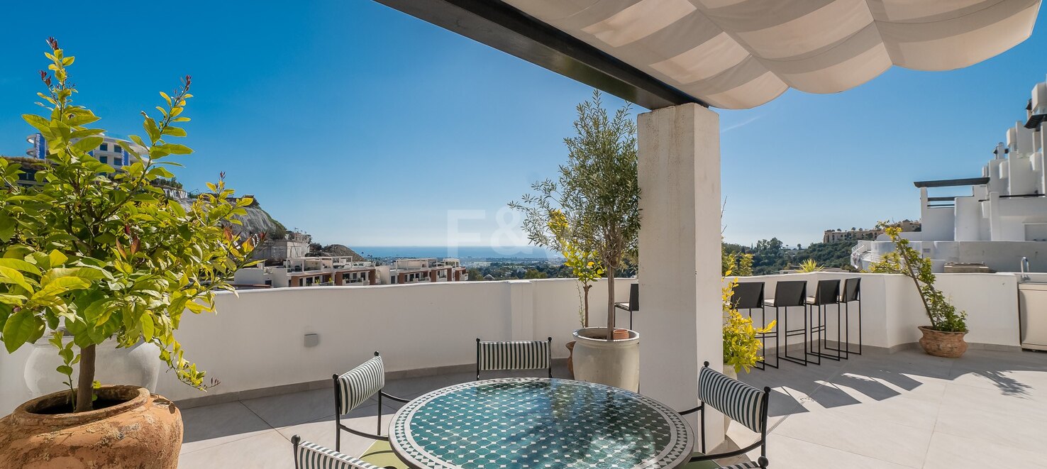 Impresionante apartamento con vistas al mar y amplia terraza en La Quinta