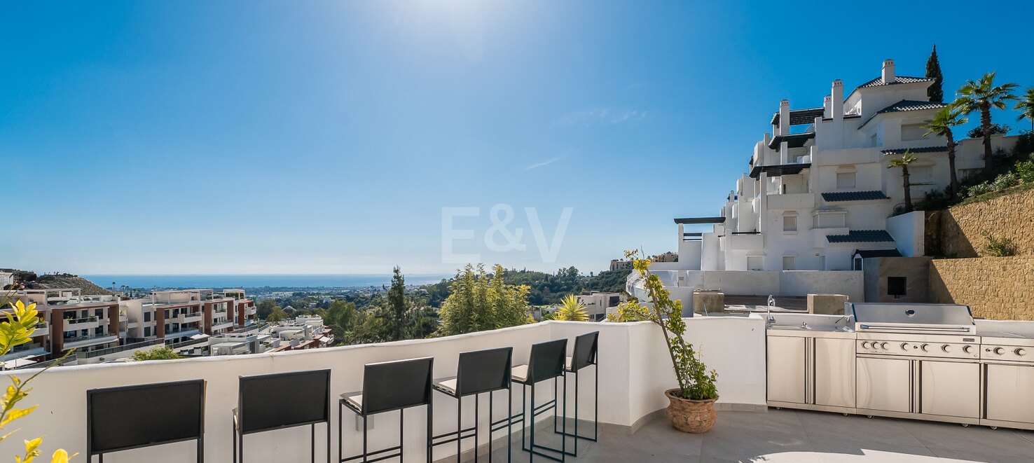 Impresionante apartamento con vistas al mar y amplia terraza en La Quinta