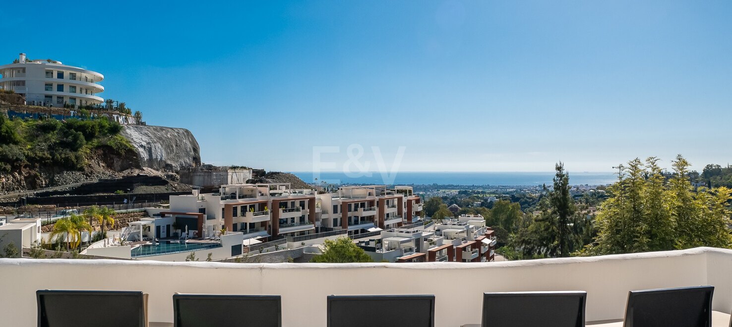 Impresionante apartamento con vistas al mar y amplia terraza en La Quinta