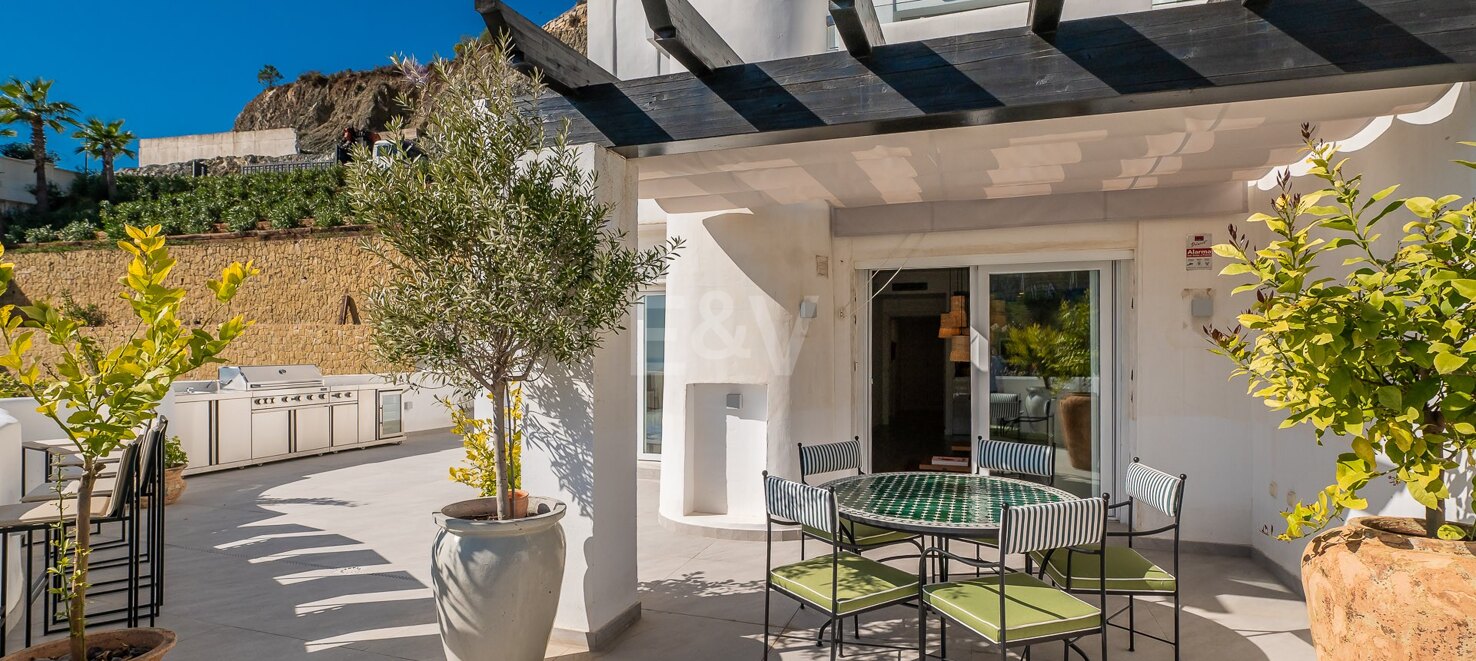 Impresionante apartamento con vistas al mar y amplia terraza en La Quinta