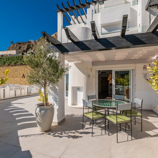 Impresionante apartamento con vistas al mar y amplia terraza en La Quinta