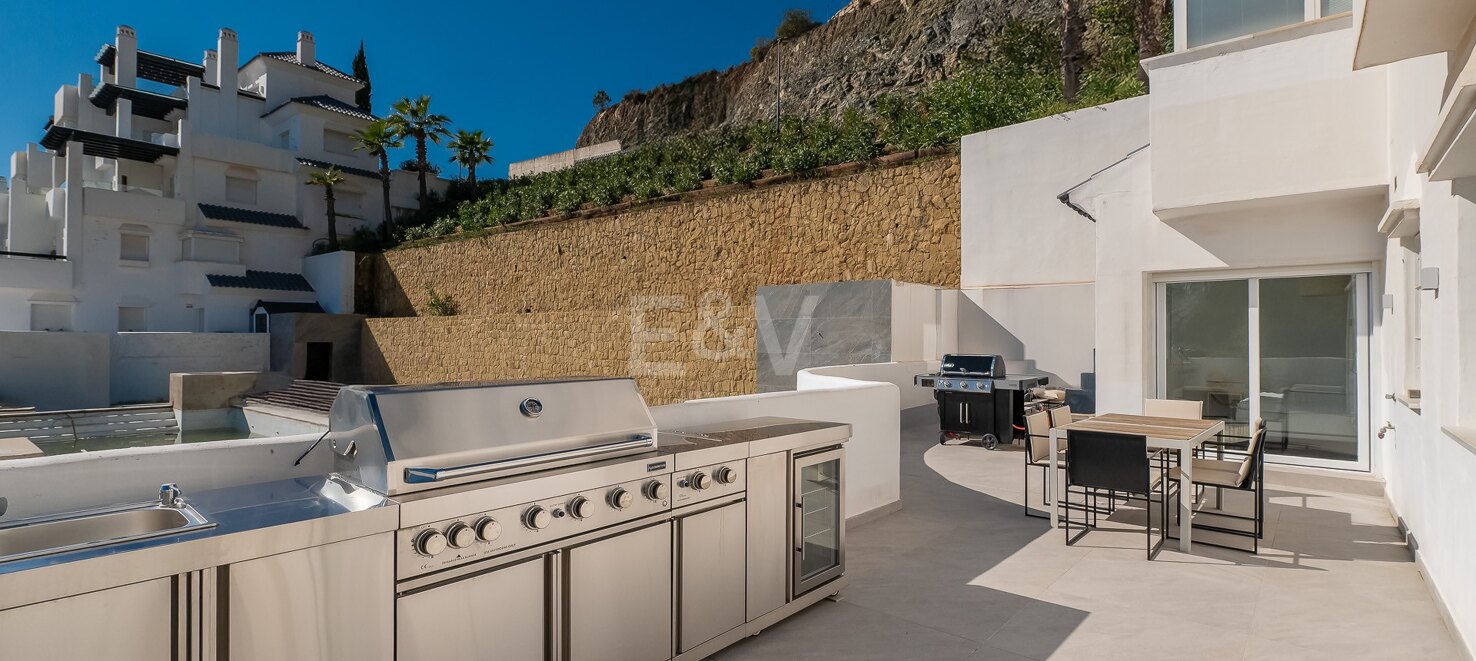 Impresionante apartamento con vistas al mar y amplia terraza en La Quinta