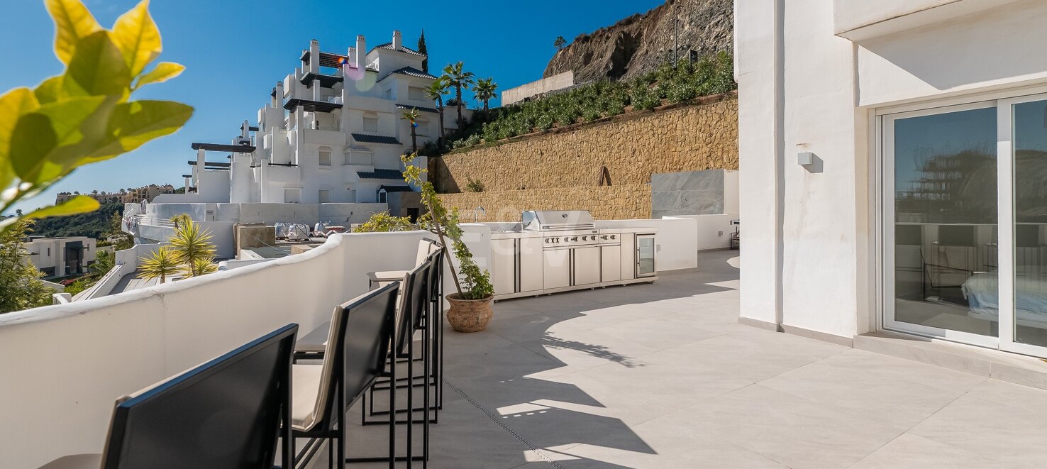 Impresionante apartamento con vistas al mar y amplia terraza en La Quinta