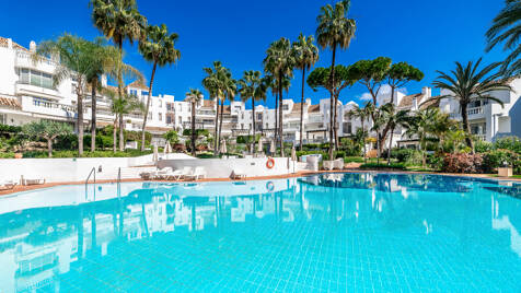 Exclusive Apartment in Elviria Beach – Bright, Spacious & Just Steps from the Sea
