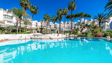 Apartamento Exclusivo en Elviria Beach – Luminoso, espacioso y a sólo unos pasos del mar