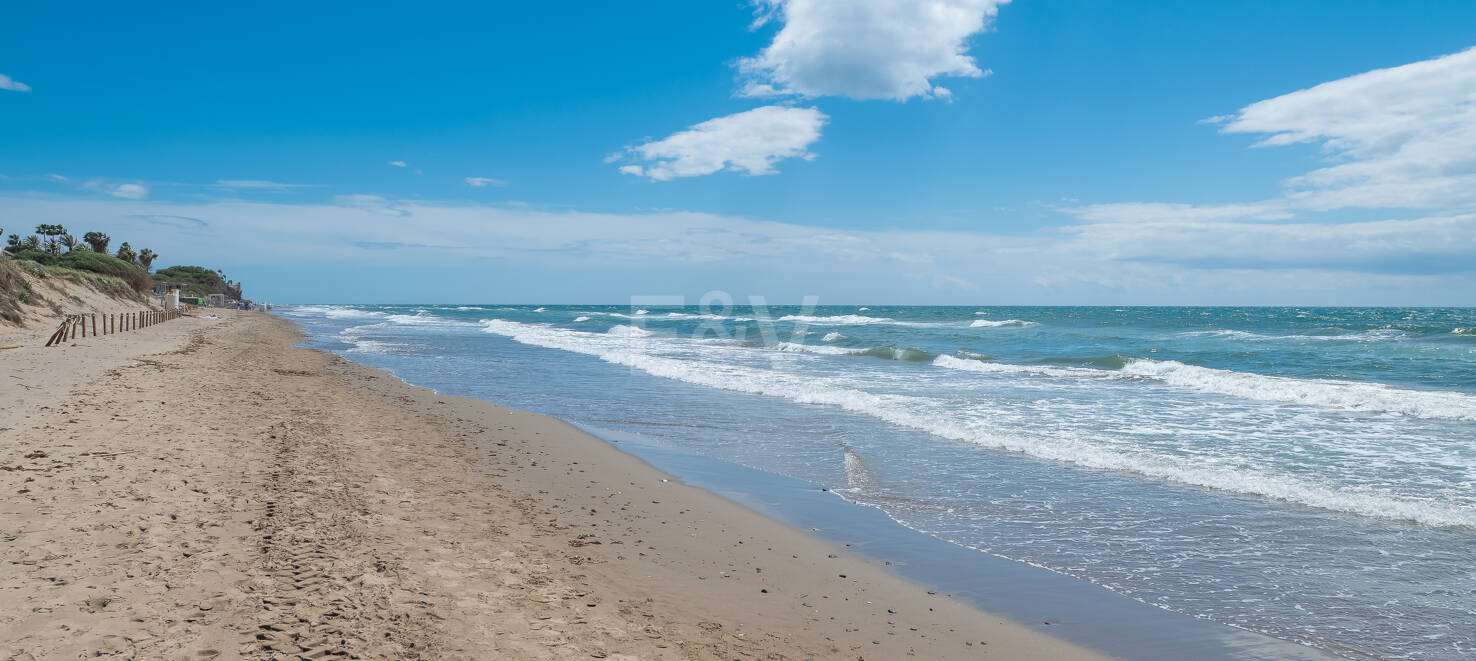 Exklusiv lägenhet i Elviria Beach - ljus, rymlig och bara steg från havet