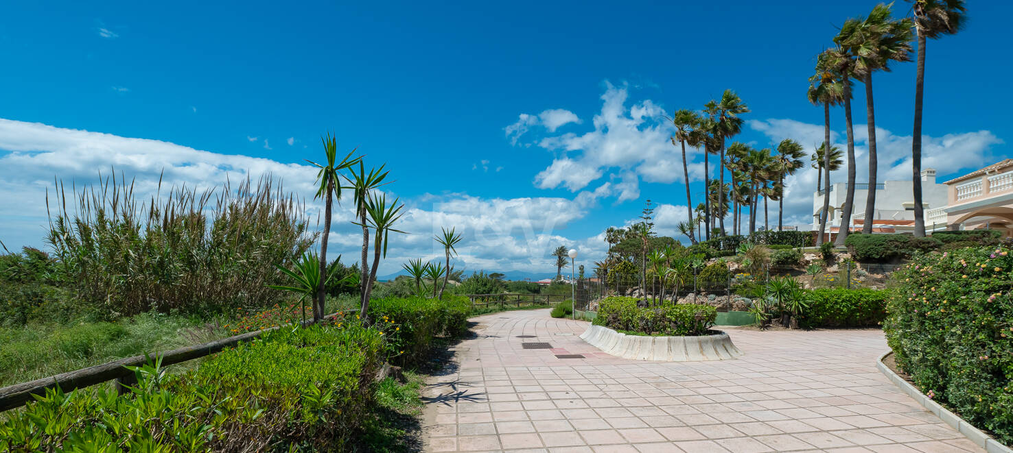 Exklusiv lägenhet i Elviria Beach - ljus, rymlig och bara steg från havet