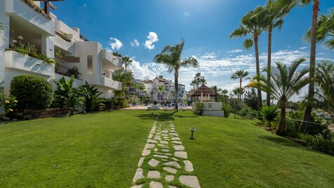 Apartament na sprzedaż w Nueva Andalucia, Marbella (Wszystkie obszary)