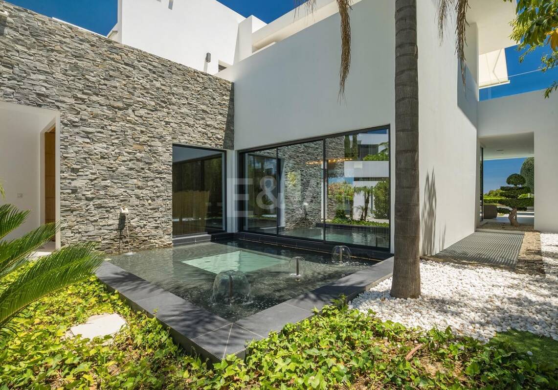 Elegante villa con impresionantes vistas al mar en la Milla de Oro