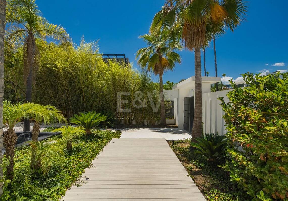 Elegante villa con impresionantes vistas al mar en la Milla de Oro