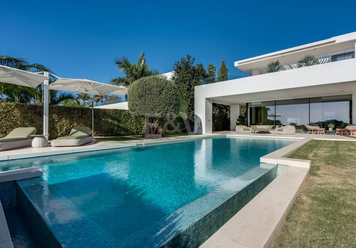 Elegante villa con impresionantes vistas al mar en la Milla de Oro