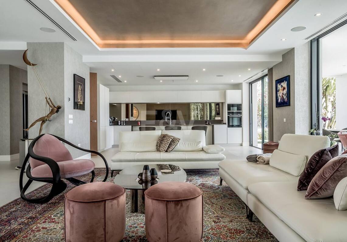 Elegante villa con impresionantes vistas al mar en la Milla de Oro