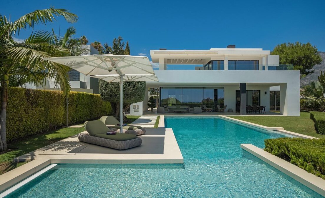 Elegant Villa with Breathtaking Sea Views on the Golden Mile