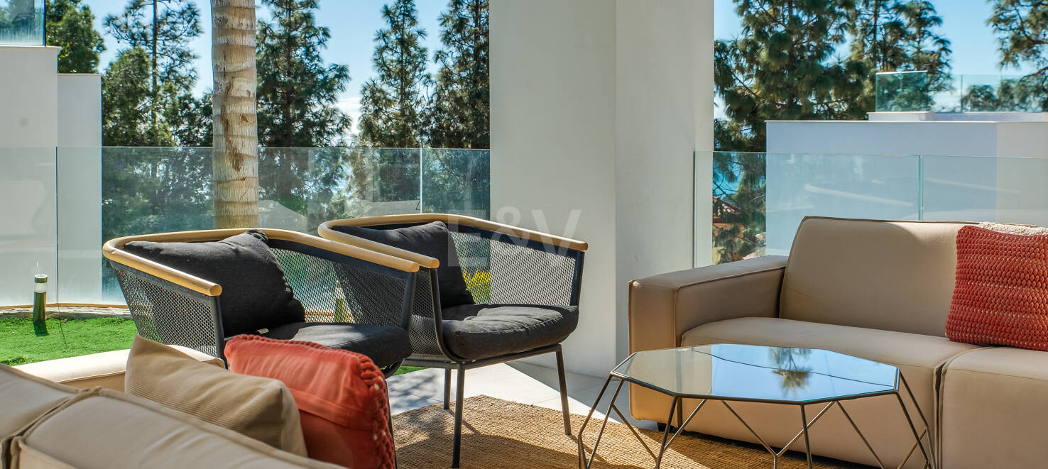 Fantastisk South-Facing Corner Duplex i Artola Alta