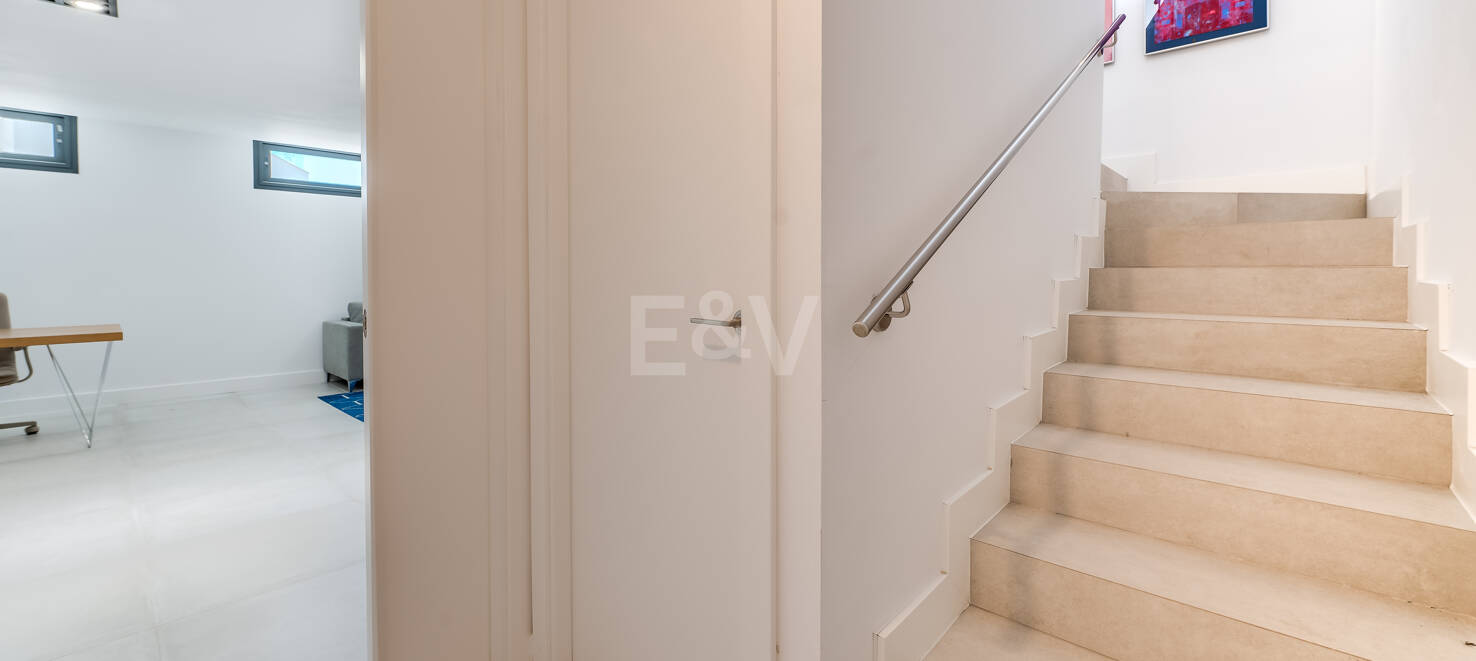 Fantastisk South-Facing Corner Duplex i Artola Alta