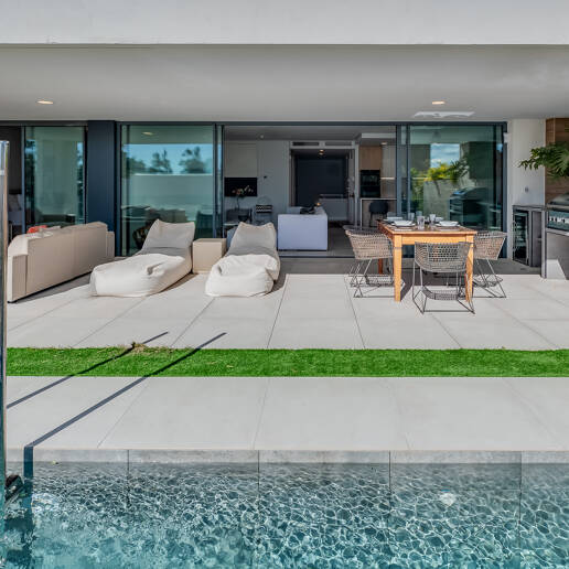 Fantastisk South-Facing Corner Duplex i Artola Alta