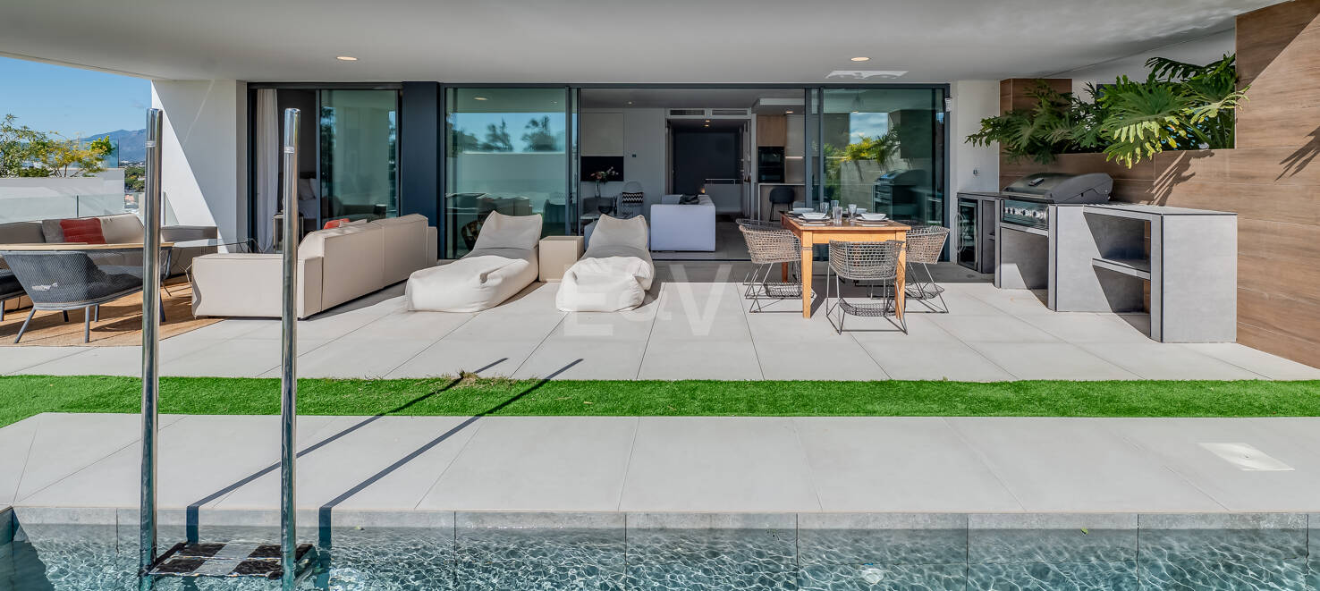 Fantastisk South-Facing Corner Duplex i Artola Alta