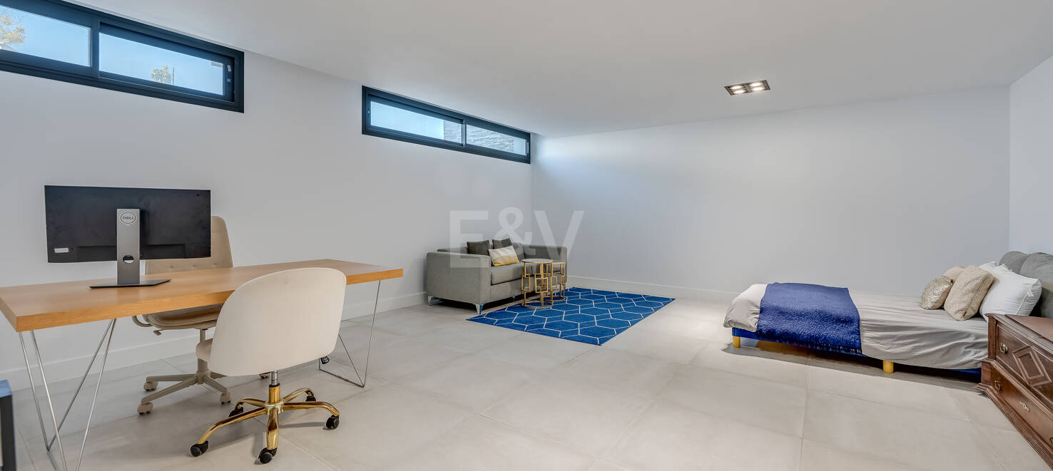 Fantastisk South-Facing Corner Duplex i Artola Alta
