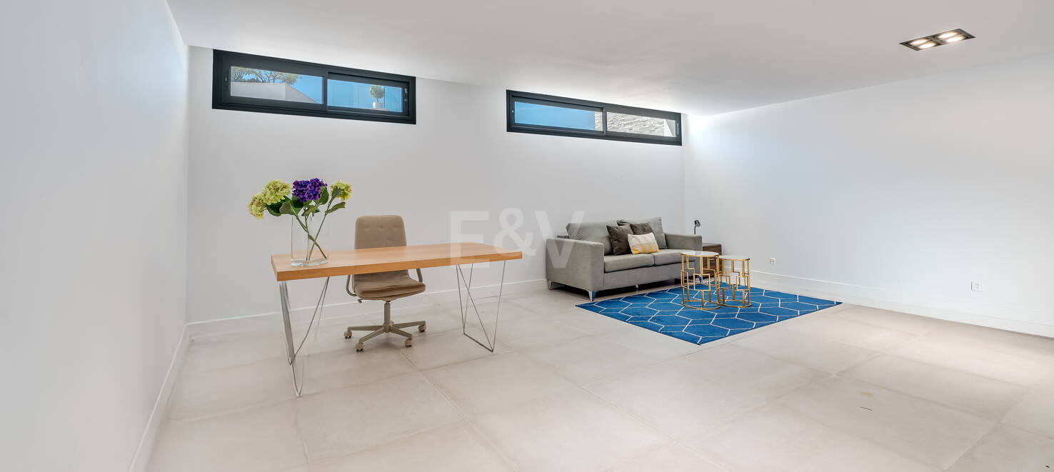 Fantastisk South-Facing Corner Duplex i Artola Alta