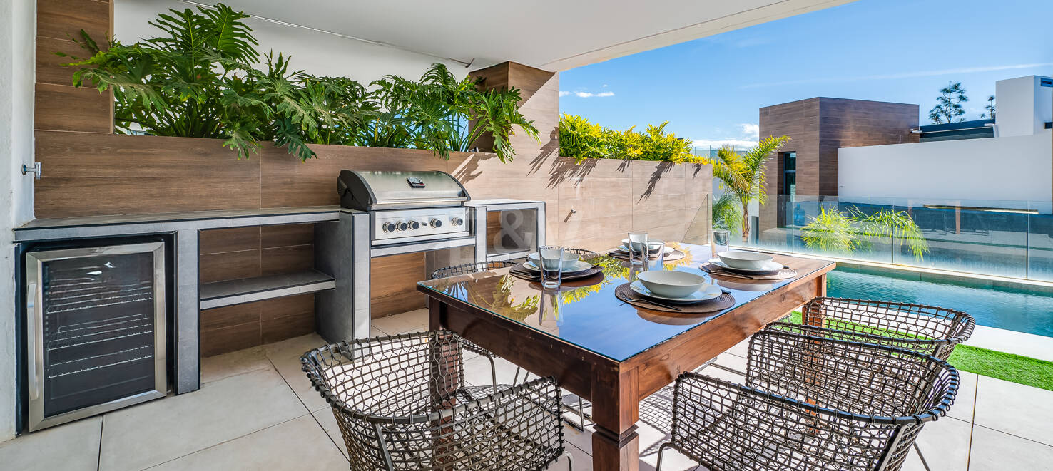 Fantastisk South-Facing Corner Duplex i Artola Alta